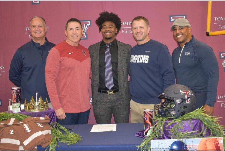 Caleb Komolafe signed to play football at the Northwestern University over the winter signing period.